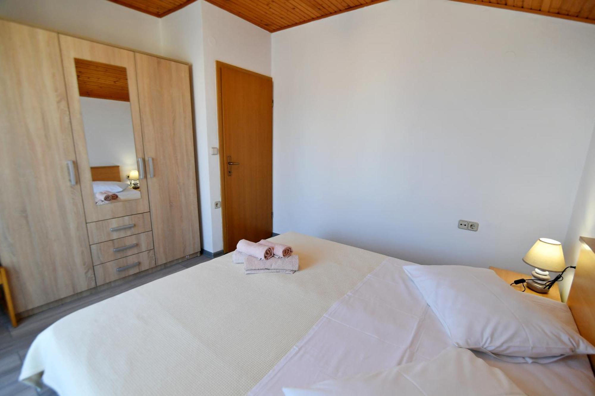 Apartments Peric Опатия Екстериор снимка