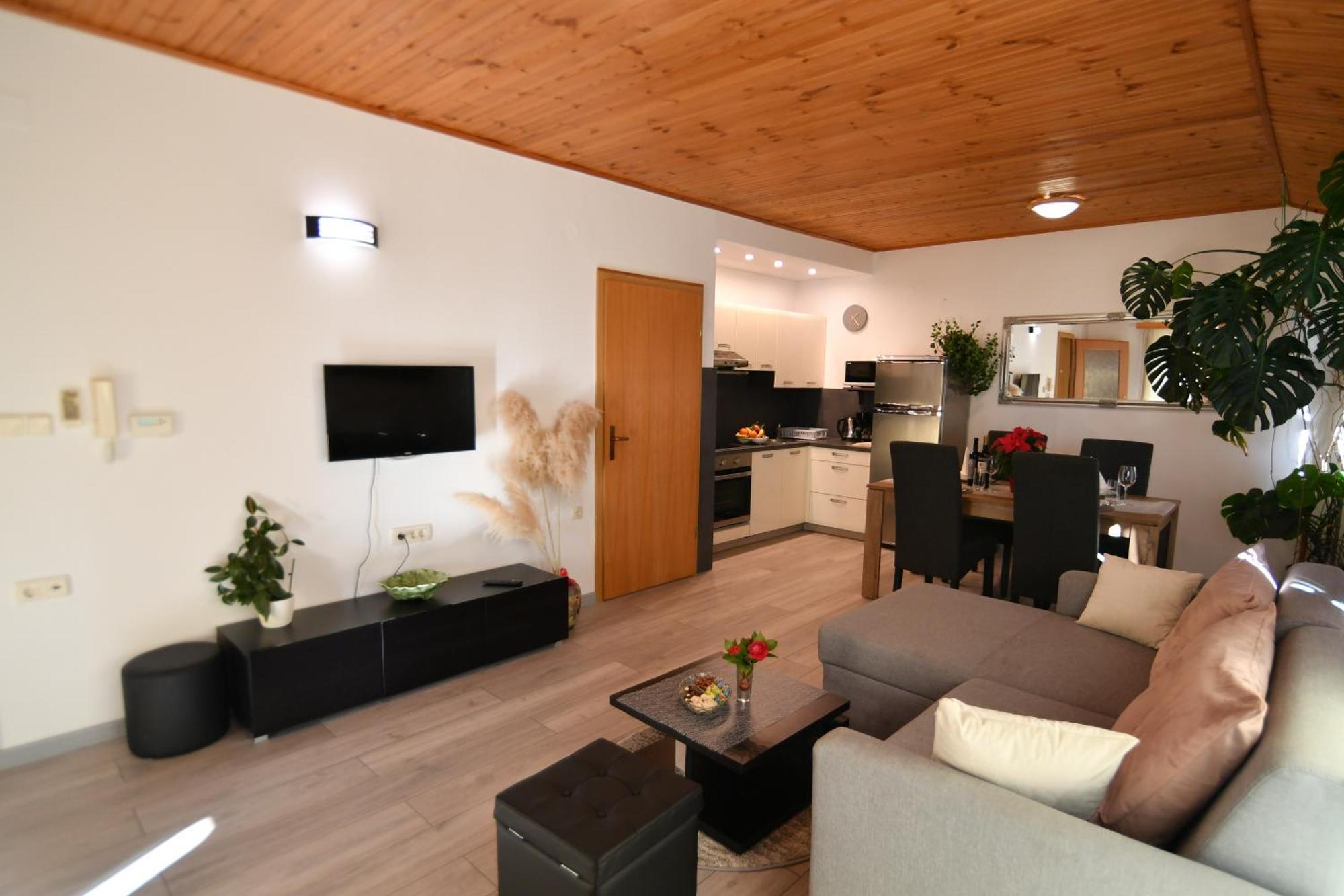 Apartments Peric Опатия Екстериор снимка