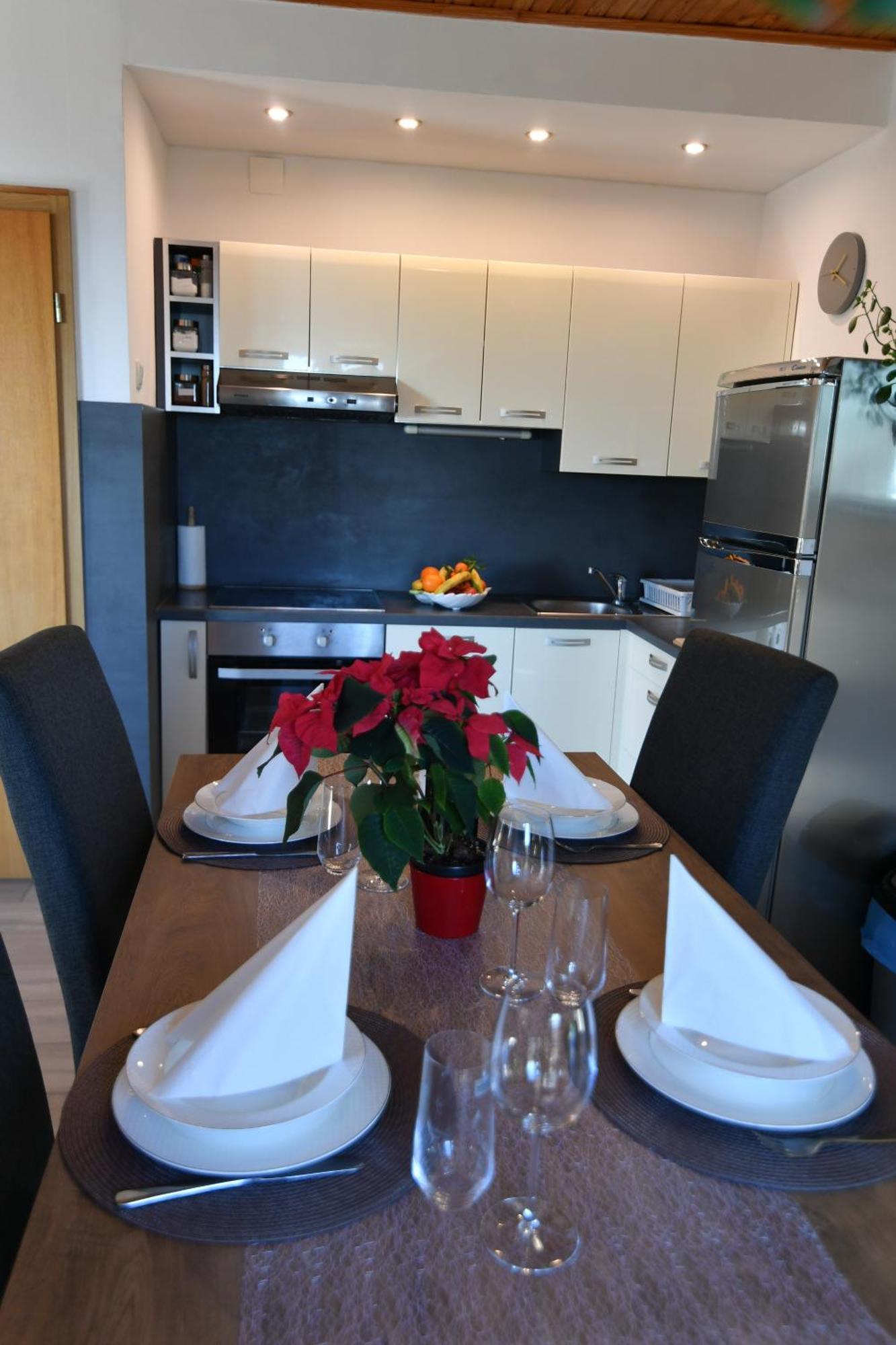 Apartments Peric Опатия Екстериор снимка