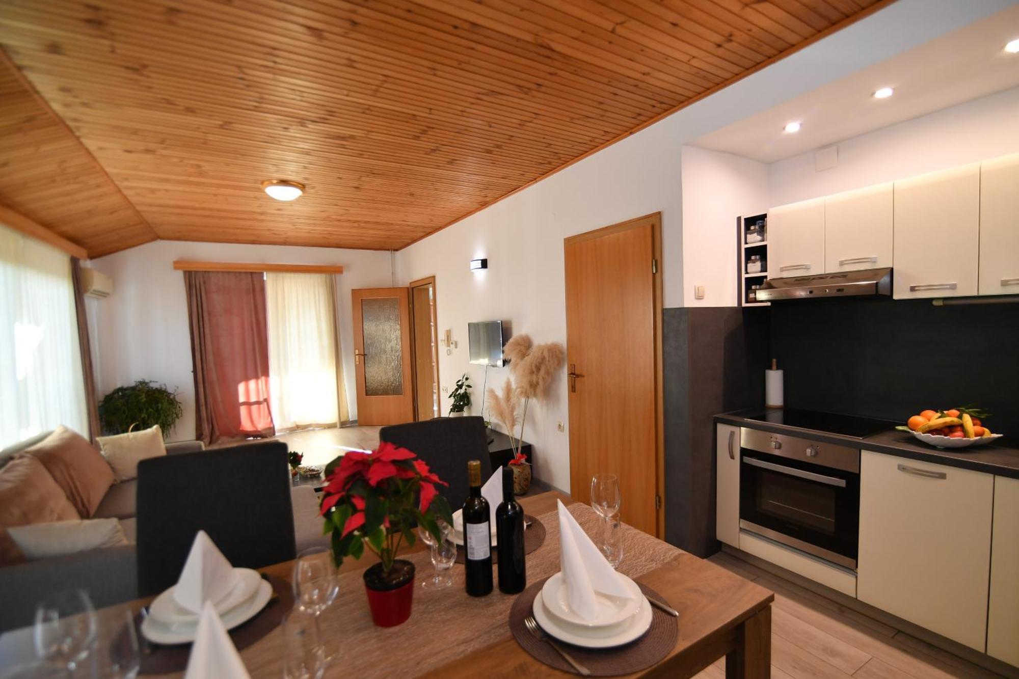 Apartments Peric Опатия Екстериор снимка