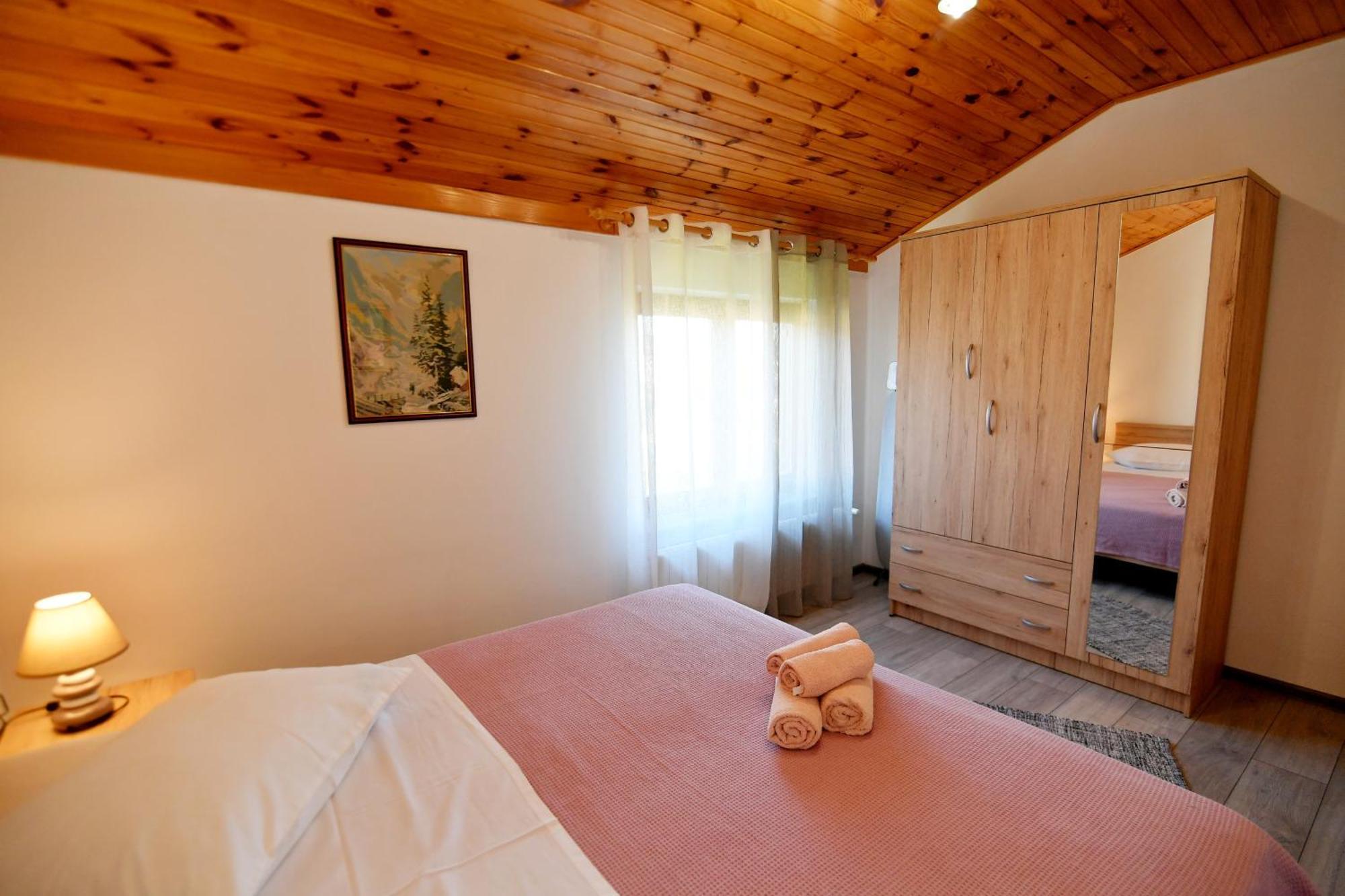 Apartments Peric Опатия Екстериор снимка