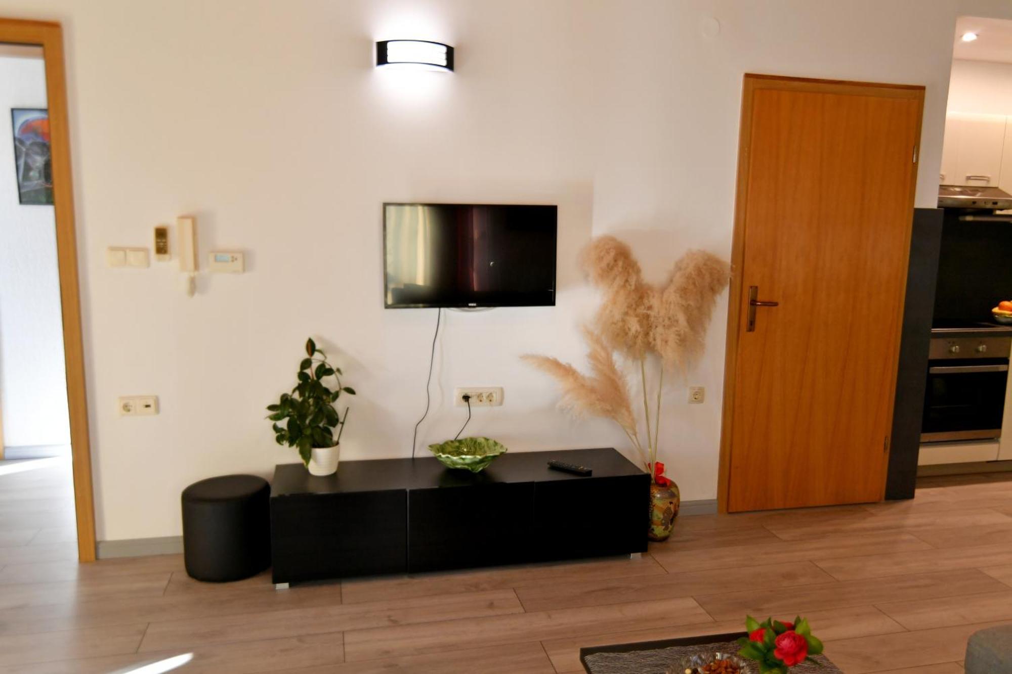 Apartments Peric Опатия Екстериор снимка