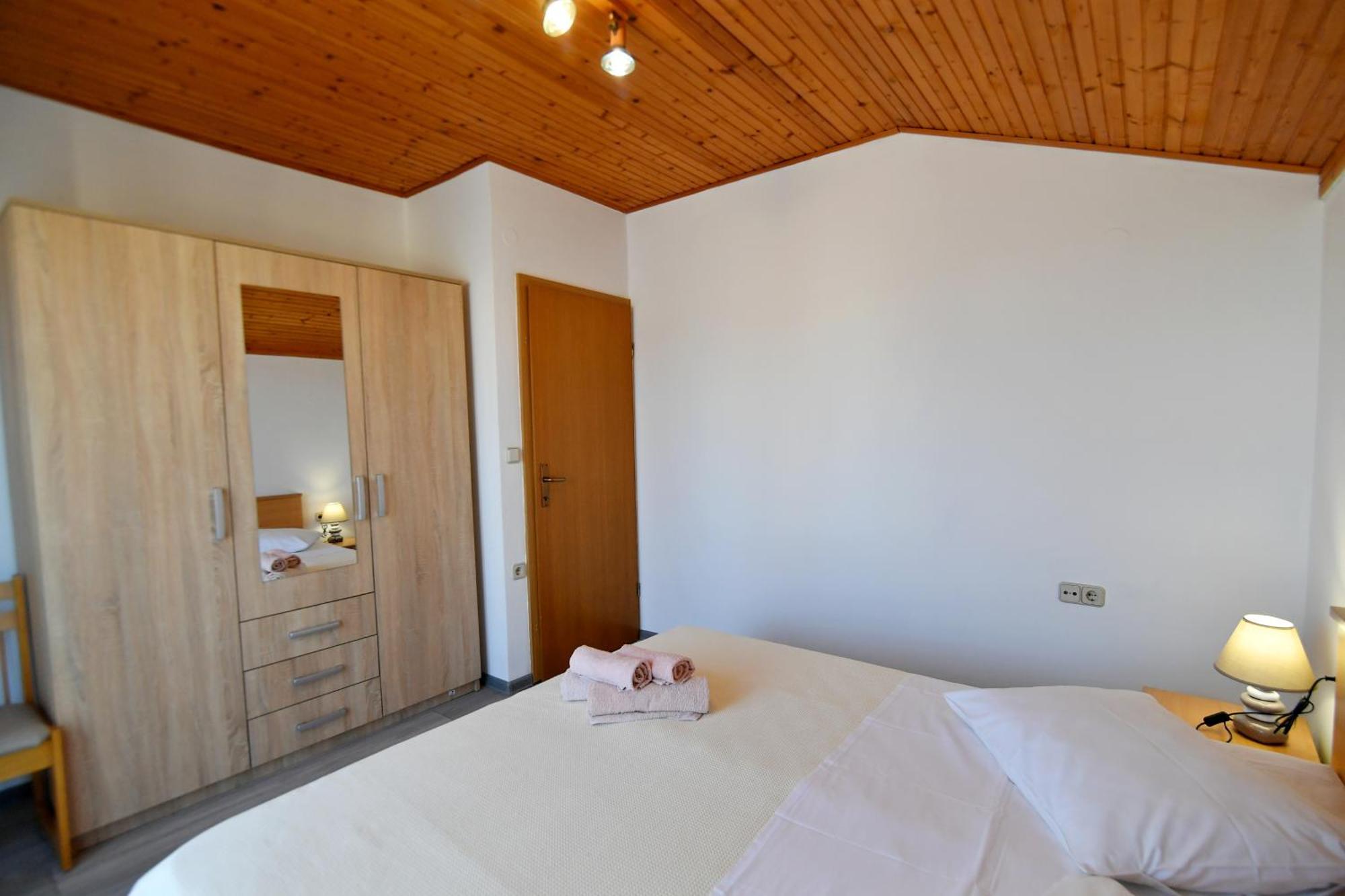 Apartments Peric Опатия Екстериор снимка