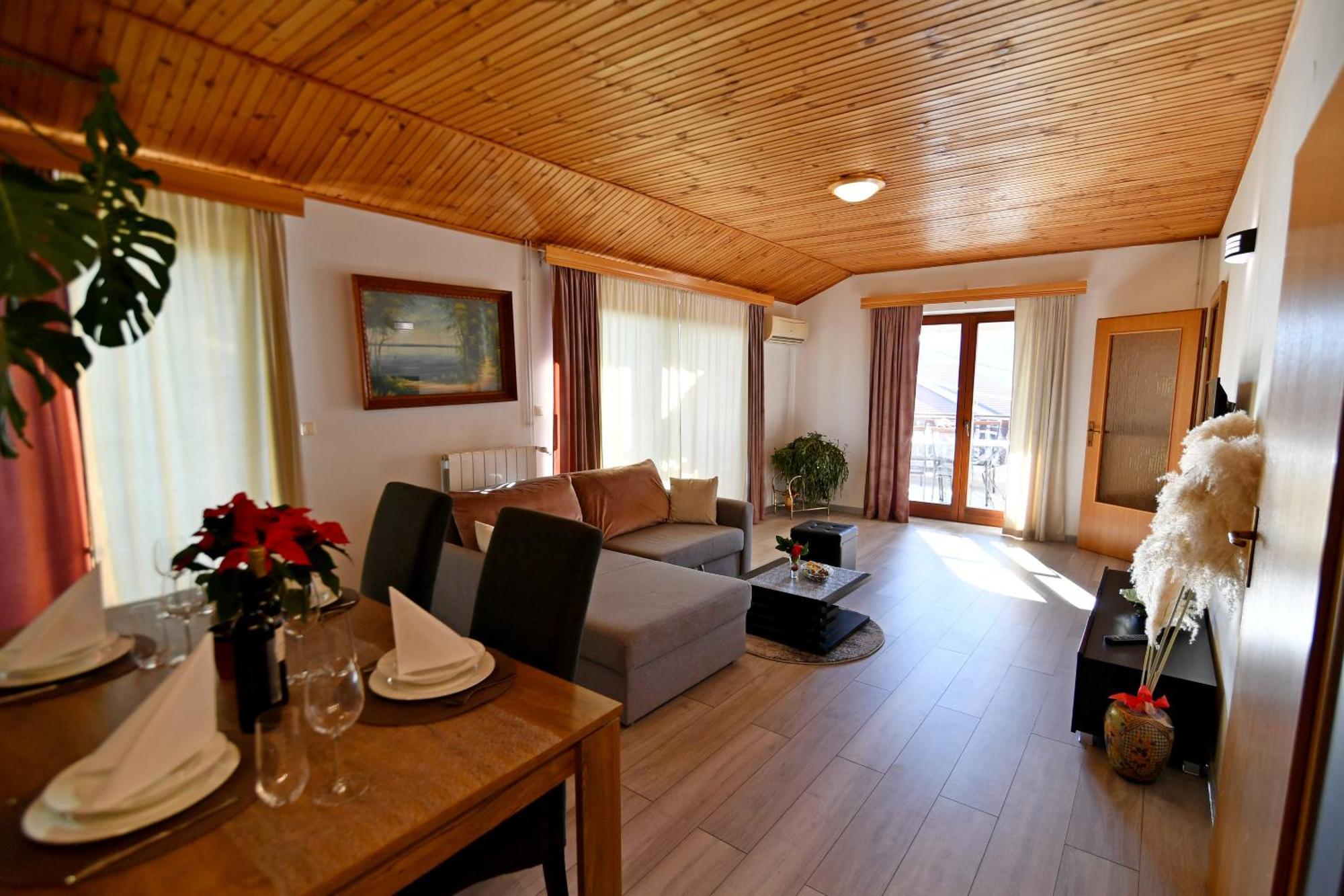 Apartments Peric Опатия Екстериор снимка
