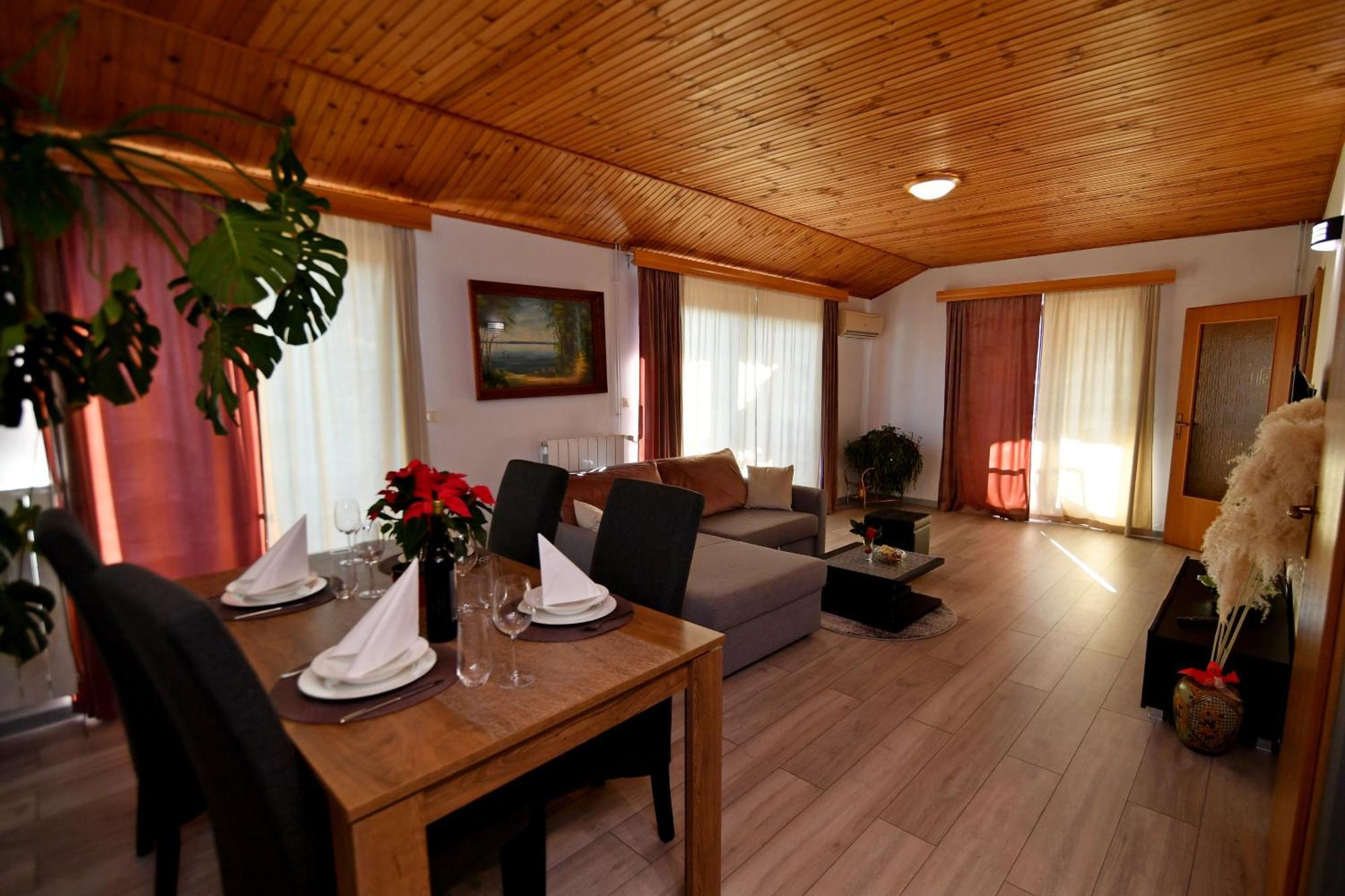 Apartments Peric Опатия Екстериор снимка
