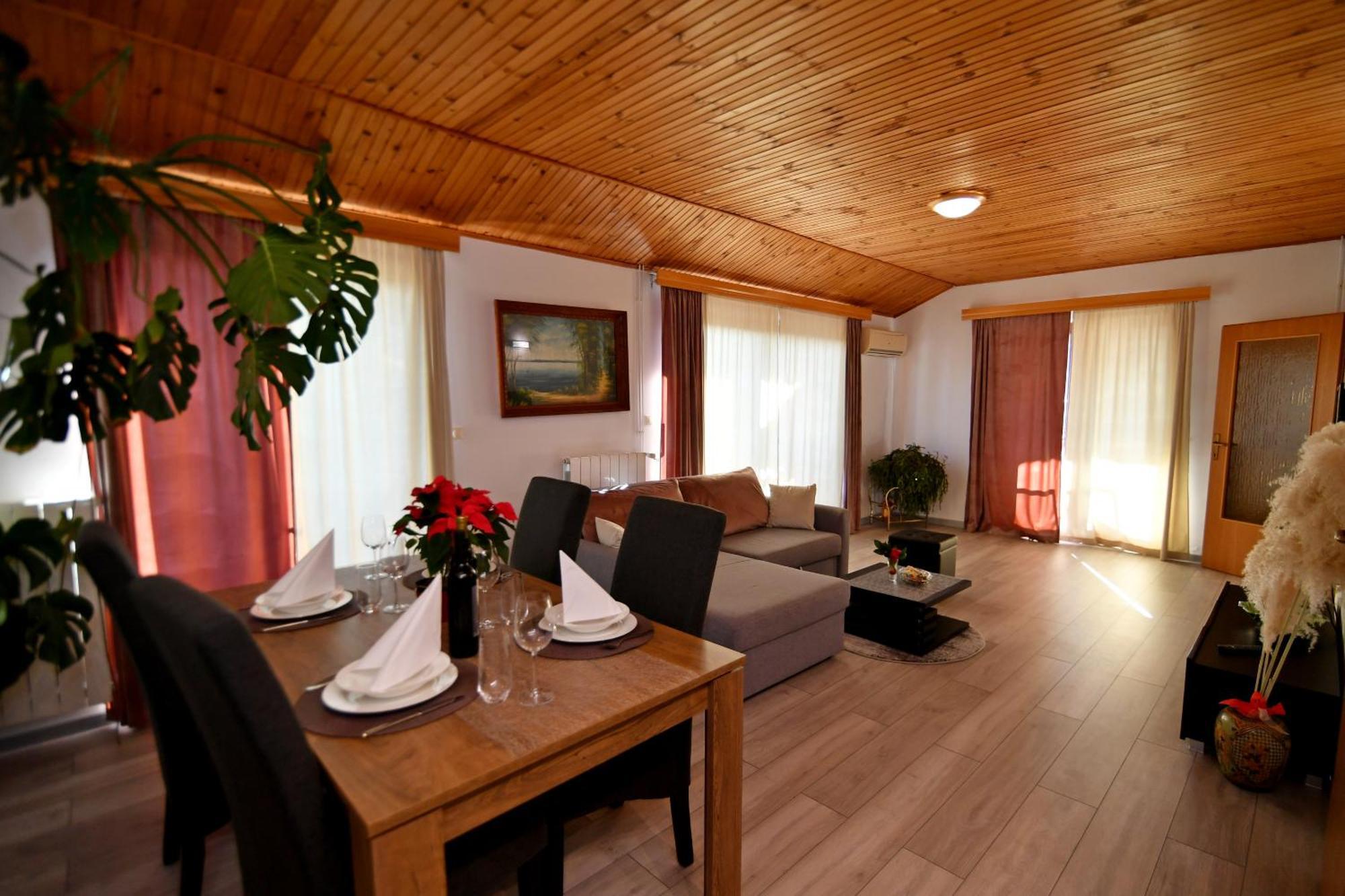 Apartments Peric Опатия Екстериор снимка