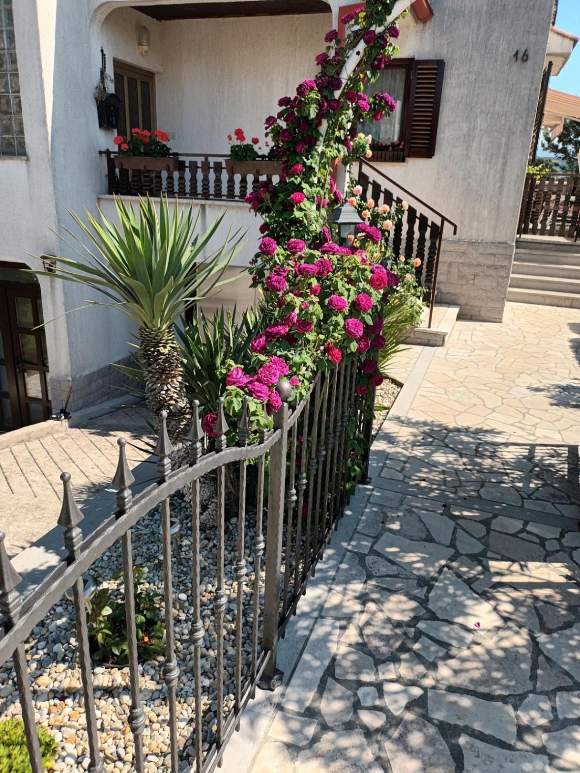 Apartments Peric Опатия Екстериор снимка