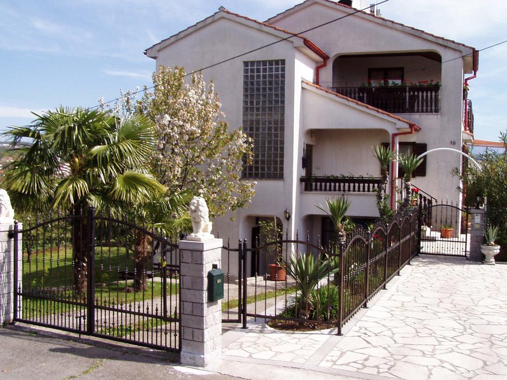 Apartments Peric Опатия Екстериор снимка