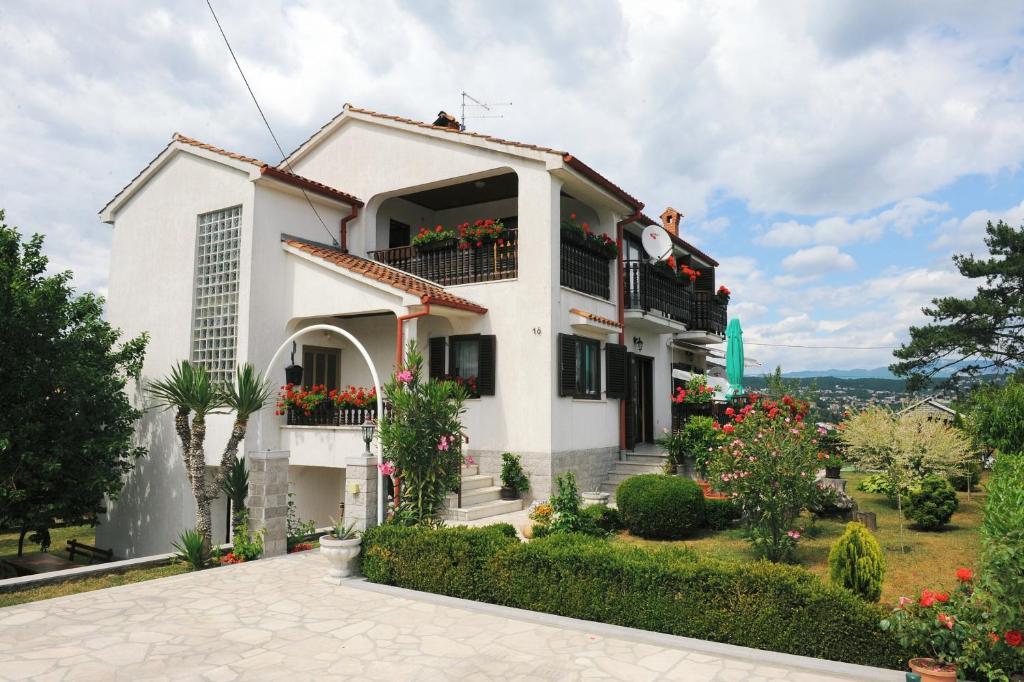 Apartments Peric Опатия Екстериор снимка