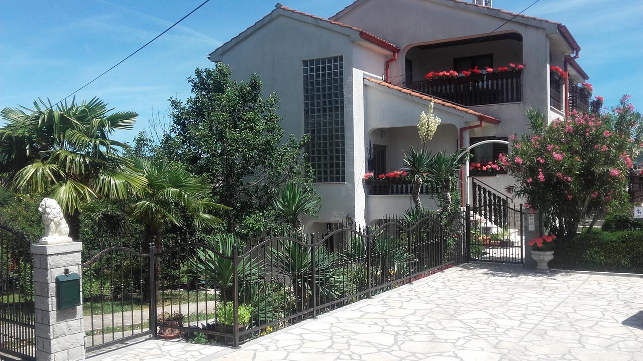 Apartments Peric Опатия Екстериор снимка
